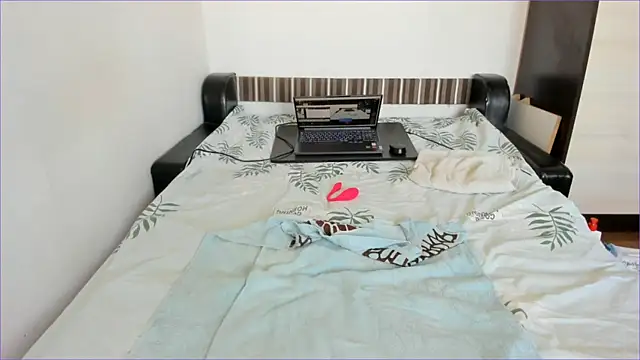 sweet-tinqerbell online show from 04-24-26, 09:00