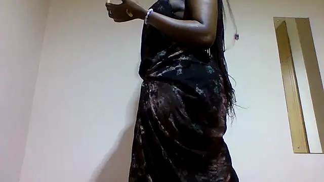 Snapshot of sweetelle09 chatting on 02-21-26, 04:42 sweetelle09 online show from 02-21-26, 04:42