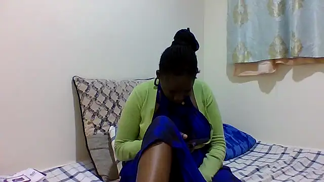 Snapshot of sweetelle09 chatting on 04-28-26, 07:29 sweetelle09 online show from 04-28-26, 07:29