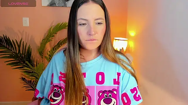 Snapshot of HannaMiller_1 chatting on 06-20-26, 06:29 HannaMiller 1 online show from 06-20-26, 06:29