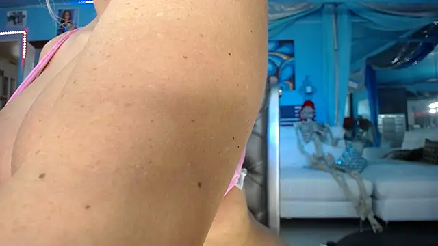 ADRIANNA FOX online show from 11-15-25, 06:56