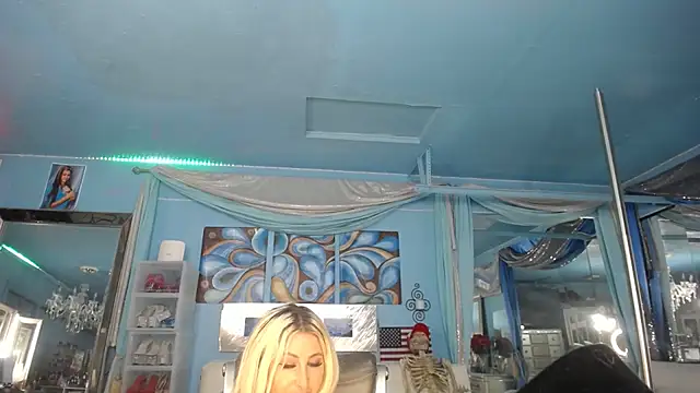 ADRIANNA FOX online show from 06-26-26, 08:09