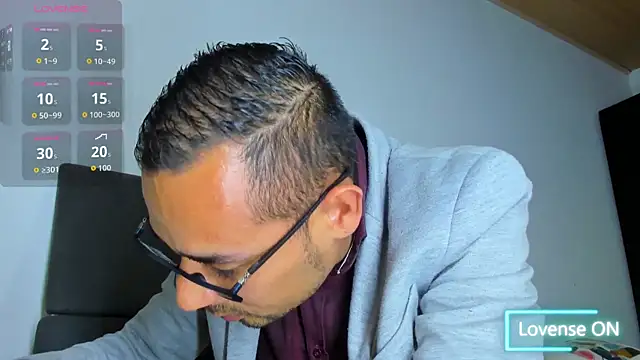 Snapshot of jhonyalzate2 chatting on 12-18-25, 01:11 jhonyalzate2 online show from 12-18-25, 01:11