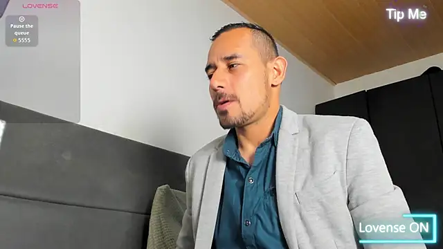 Snapshot of jhonyalzate2 chatting on 06-21-26, 02:06 jhonyalzate2 online show from 06-21-26, 02:06