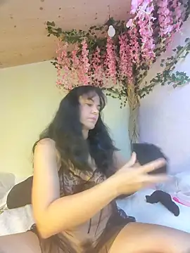 Snapshot of VioletJasmin chatting on 10-24-25, 06:34 VioletJasmin online show from 10-24-25, 06:34