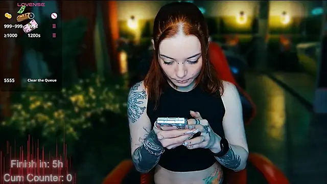 MaxPhoenixx online show from 12-16-25, 04:06