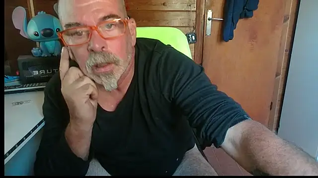 Snapshot of 0oscar_xxx chatting on 10-26-25, 01:33 0oscar xxx online show from 10-26-25, 01:33