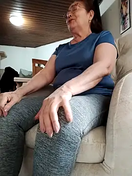 Vicky Rosse online show from 04-17-26, 07:38