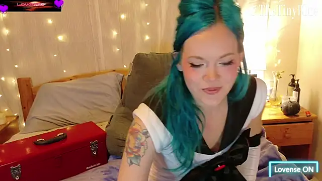 thetinyblue online show from 10-28-25, 04:39