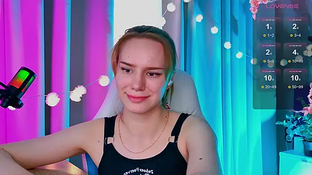 Snapshot of Ramona___ chatting on 03-18-25, 12:06 Ramona    online show from 03-18-25, 12:06