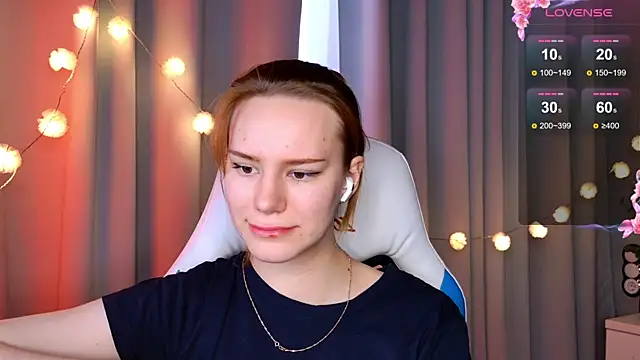 Snapshot of Ramona___ chatting on 02-13-25, 12:43 Ramona    online show from 02-13-25, 12:43