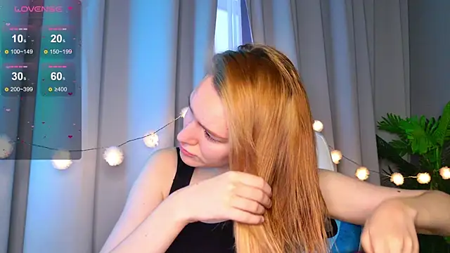 Snapshot of Ramona___ chatting on 10-19-25, 06:05 Ramona    online show from 10-19-25, 06:05