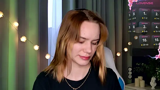 Snapshot of Ramona___ chatting on 02-21-25, 09:34 Ramona    online show from 02-21-25, 09:34
