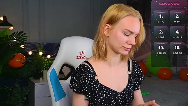 Ramona    online show from 10-25-25, 06:12