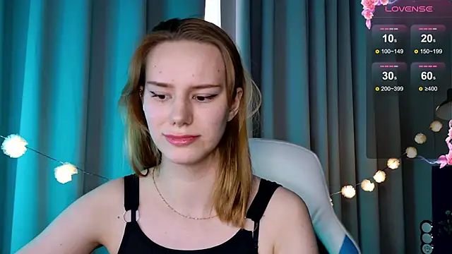 Snapshot of Ramona___ chatting on 03-04-25, 12:44 Ramona    online show from 03-04-25, 12:44