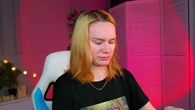 Ramona    online show from 03-25-26, 06:24