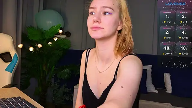 Ramona    online show from 11-26-25, 06:13