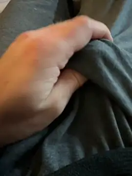 Snapshot of j1991j chatting on 04-09-26, 09:43 j1991j online show from 04-09-26, 09:43