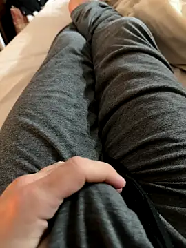 Snapshot of j1991j chatting on 09-12-25, 09:36 j1991j online show from 09-12-25, 09:36