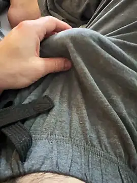 Snapshot of j1991j chatting on 04-02-26, 04:24 j1991j online show from 04-02-26, 04:24