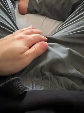 Snapshot of j1991j chatting on 04-07-26, 04:31 j1991j online show from 04-07-26, 04:31