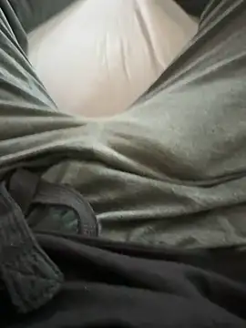 Snapshot of j1991j chatting on 04-08-26, 10:50 j1991j online show from 04-08-26, 10:50