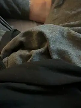 Snapshot of j1991j chatting on 04-01-26, 08:06 j1991j online show from 04-01-26, 08:06