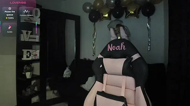 Snapshot of NoahWilliams_ chatting on 10-03-25, 09:05 NoahWilliams online show from 10-03-25, 09:05