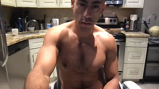 Snapshot of BigGuyMuscle chatting on 09-20-25, 02:55 BigGuyMuscle online show from 09-20-25, 02:55