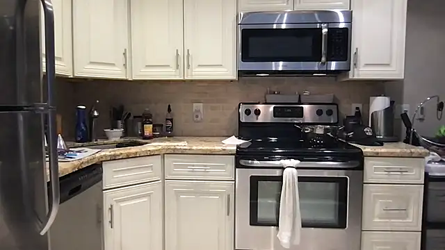 BigGuyMuscle online show from 11-10-25, 03:06