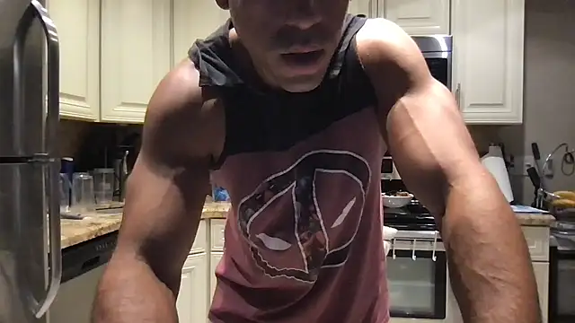 Snapshot of BigGuyMuscle chatting on 09-09-25, 04:16 BigGuyMuscle online show from 09-09-25, 04:16