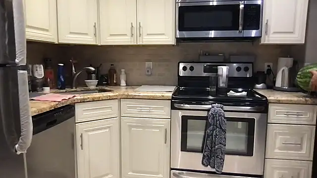 BigGuyMuscle online show from 01-16-26, 04:22