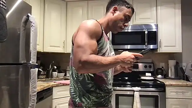BigGuyMuscle online show from 05-01-26, 07:41