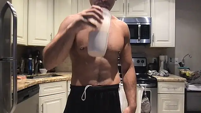Snapshot of BigGuyMuscle chatting on 03-19-25, 09:16 BigGuyMuscle online show from 03-19-25, 09:16