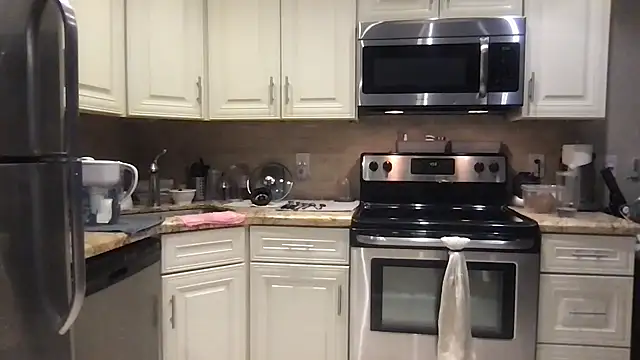 BigGuyMuscle online show from 12-15-25, 08:58