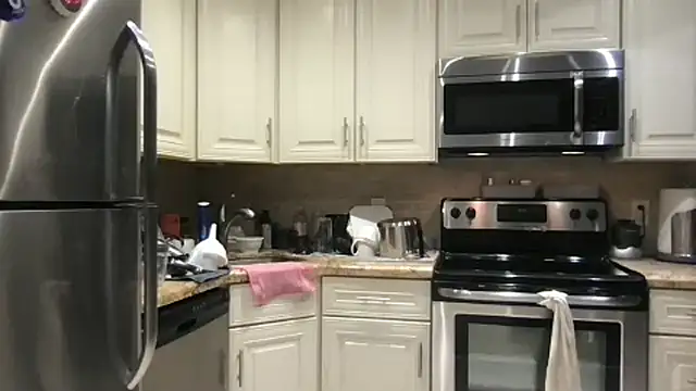 BigGuyMuscle online show from 12-15-25, 01:33