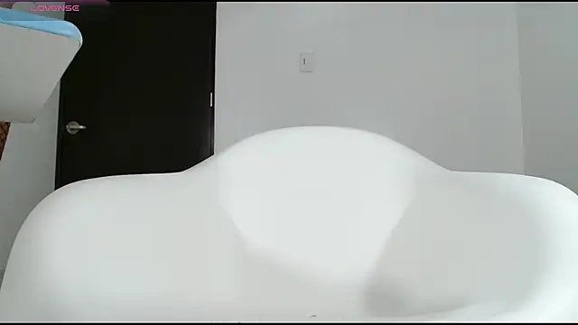 Snapshot of Betsy_Thonson chatting on 03-05-25, 10:54 Betsy Thonson online show from 03-05-25, 10:54