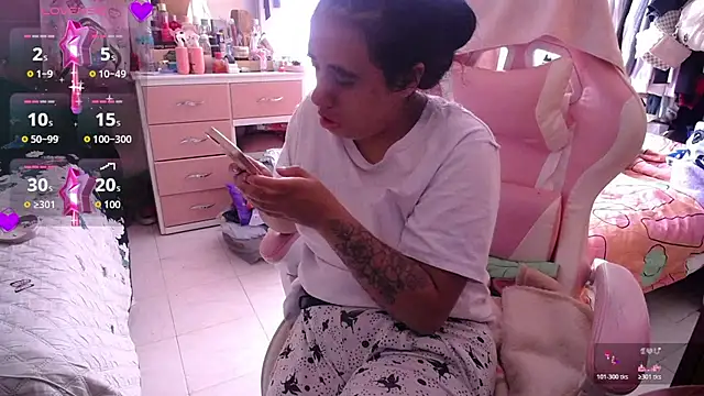 Snapshot of annarose19 chatting on 07-17-26, 05:54 annarose19 online show from 07-17-26, 05:54