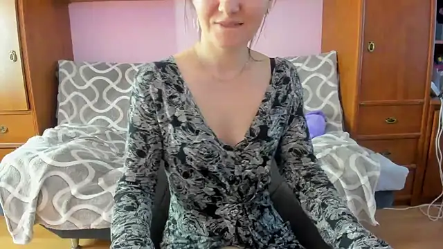 Snapshot of HolmesAriana chatting on 03-01-25, 01:07 HolmesAriana online show from 03-01-25, 01:07
