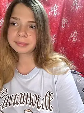 Snapshot of Zuli_Kiska chatting on 06-22-26, 10:56 Zuli Kiska online show from 06-22-26, 10:56