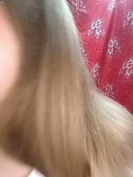 Snapshot of Zuli_Kiska chatting on 06-15-26, 05:40 Zuli Kiska online show from 06-15-26, 05:40
