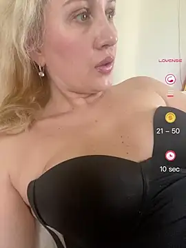 Snapshot of YourBlondee chatting on 05-07-26, 04:06 YourBlondee online show from 05-07-26, 04:06