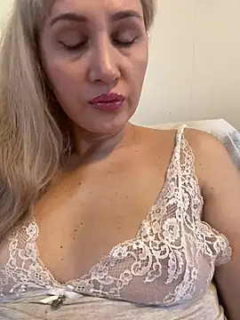 YourBlondee online show from 02-25-25, 02:25