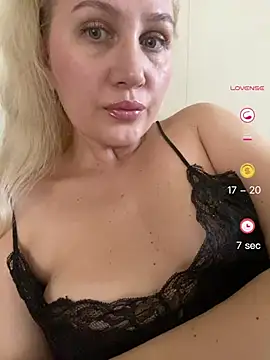 Snapshot of YourBlondee chatting on 04-29-26, 04:05 YourBlondee online show from 04-29-26, 04:05
