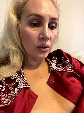 YourBlondee online show from 10-29-25, 03:27