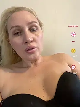 Snapshot of YourBlondee chatting on 05-08-26, 03:32 YourBlondee online show from 05-08-26, 03:32