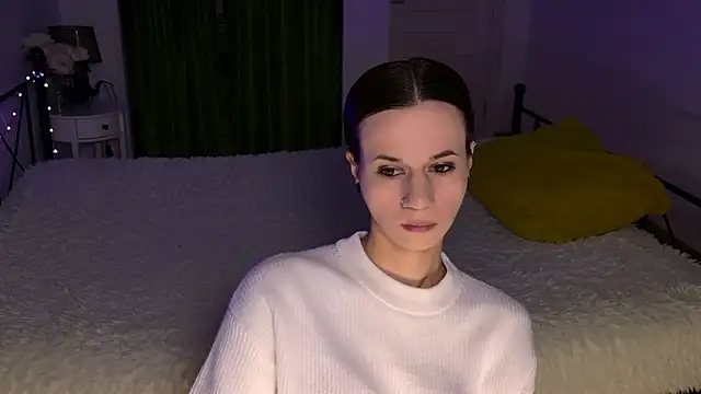 ItsAlisia online show from 12-04-25, 01:54