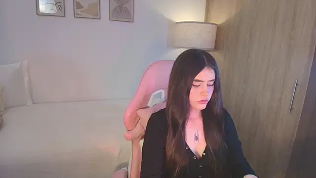 Snapshot of iriswest_ chatting on 10-03-25, 12:25 iriswest  online show from 10-03-25, 12:25