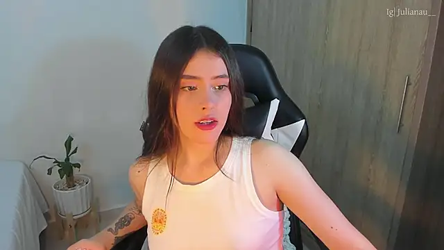 Snapshot of iriswest_ chatting on 02-14-25, 01:45 iriswest  online show from 02-14-25, 01:45