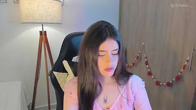 Snapshot of iriswest_ chatting on 02-15-25, 01:53 iriswest  online show from 02-15-25, 01:53